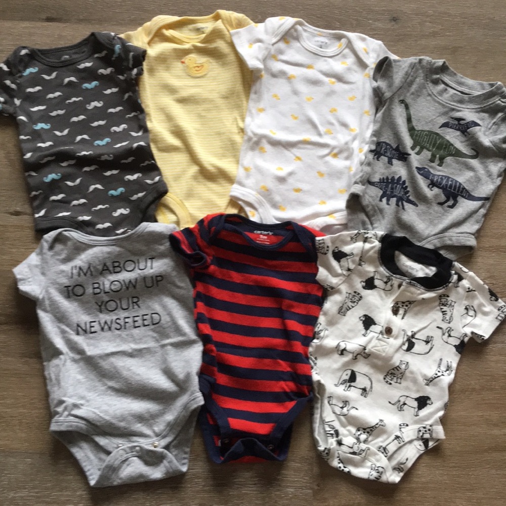 Short sleeve onesies bundle size 3 months